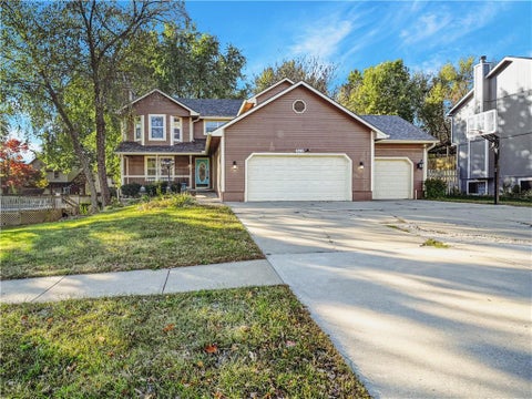 Photo of 623 Meadowlark Road, Lansing, KS 66043 (MLS # 2645425)