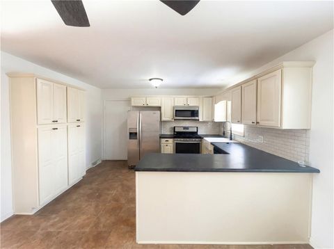 Tiny photo for 804 Sunset Avenue, Liberty, MO 64068 (MLS # 2601725)