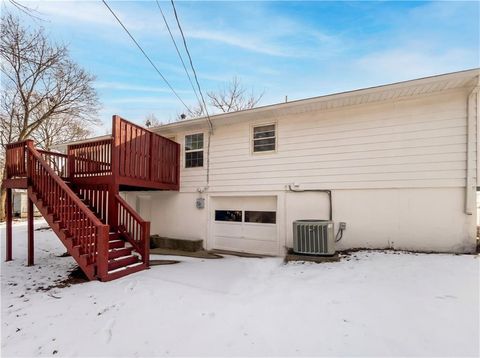 Tiny photo for 804 Sunset Avenue, Liberty, MO 64068 (MLS # 2601725)