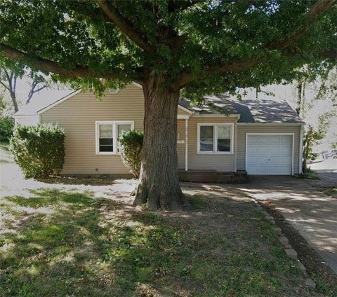 300 9th Street, Warrensburg, MO 64093 - #: 2603159