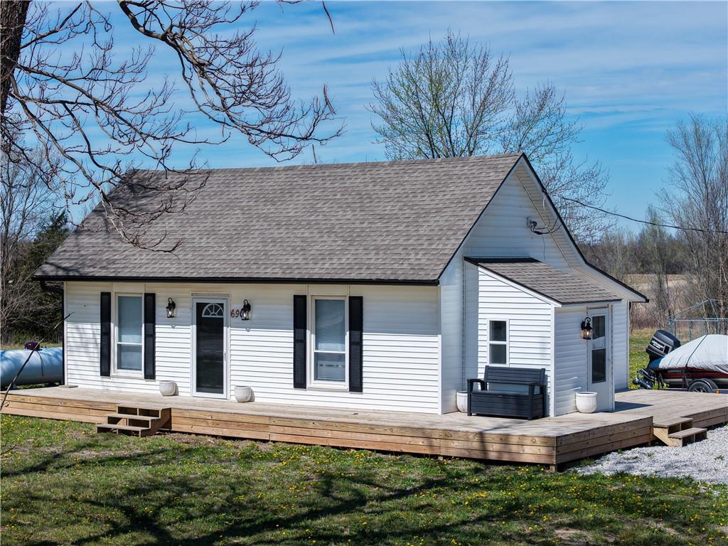 690 NE County Rd 15504 Road