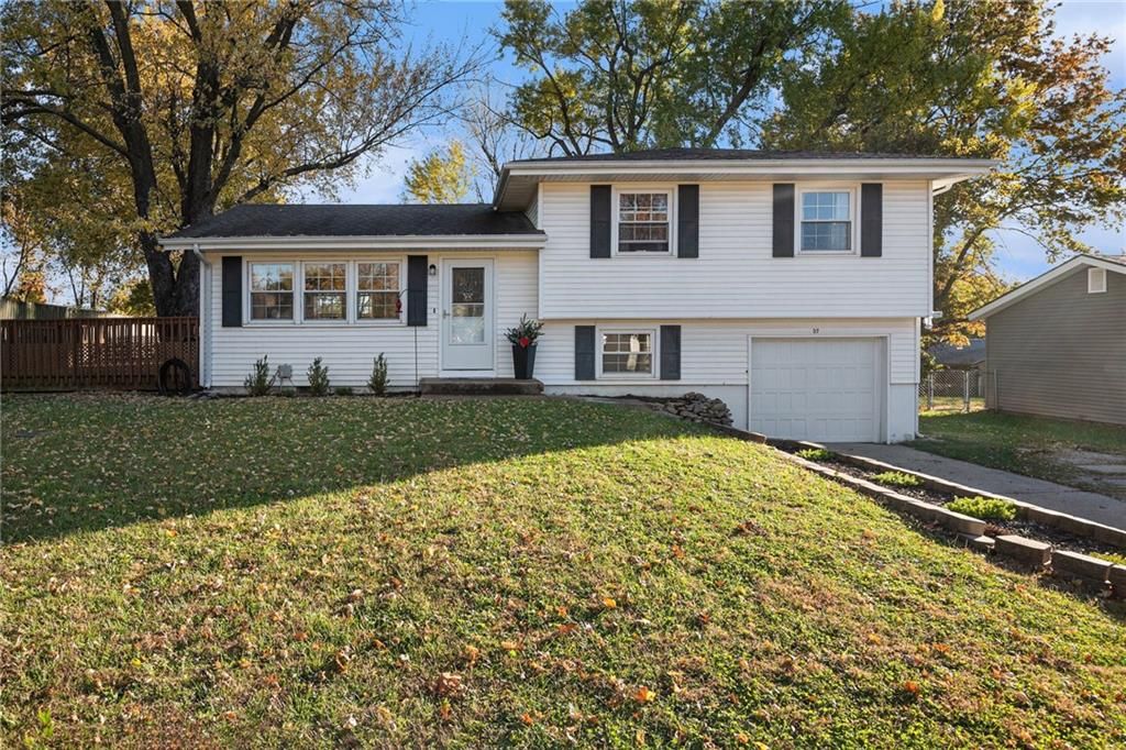 Photo of 37 Georgia Lane, Liberty, MO 64068 (MLS # 2587260)