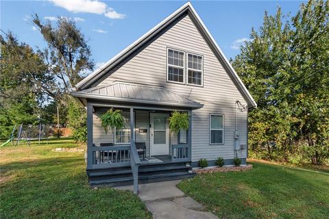 Photo of 302 N Shaw Street, Richmond, MO 64085 (MLS # 2583643)