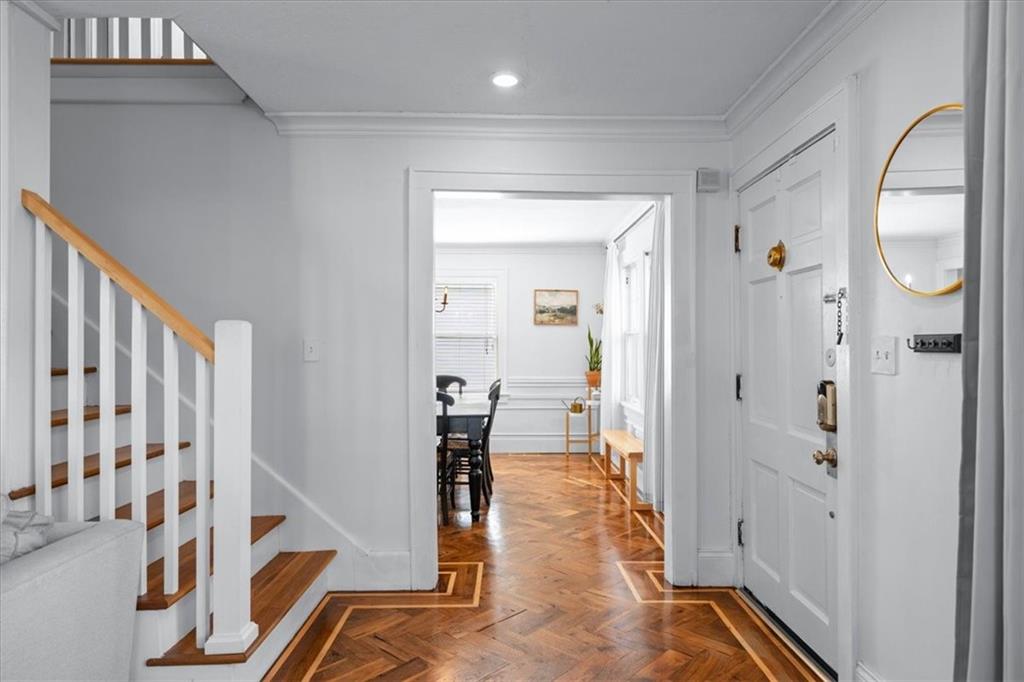 7 W Winthrope Road