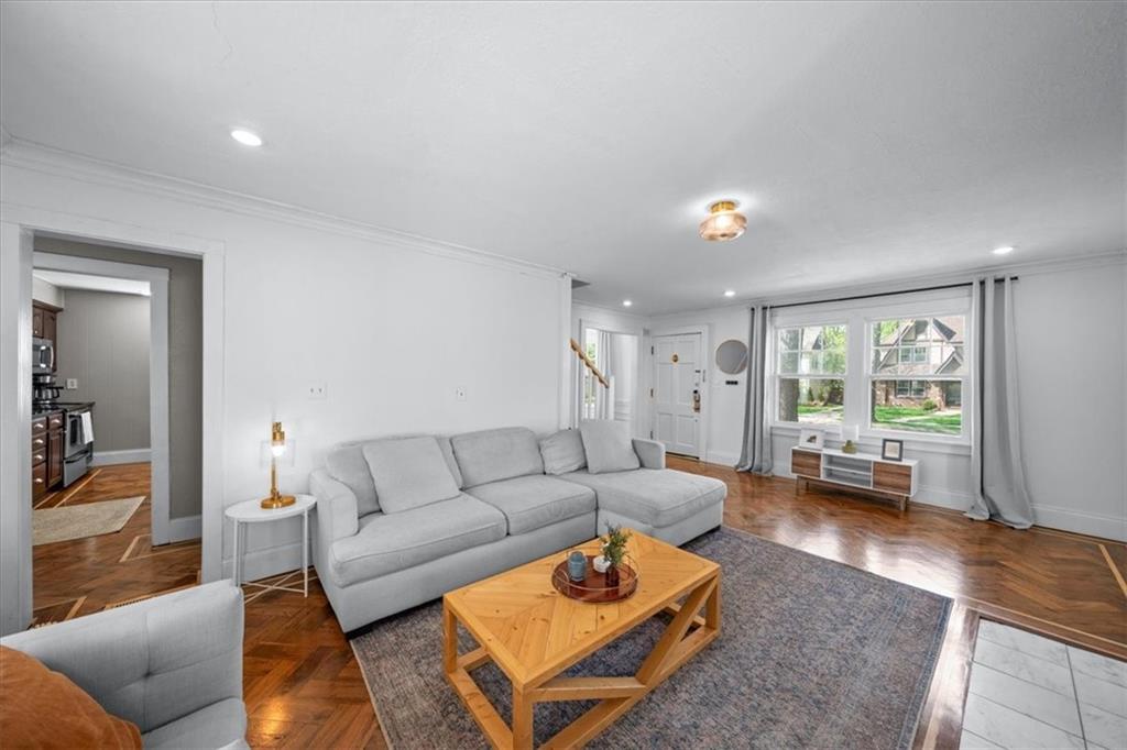 7 W Winthrope Road