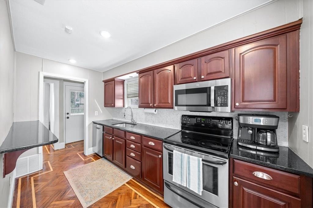 7 W Winthrope Road