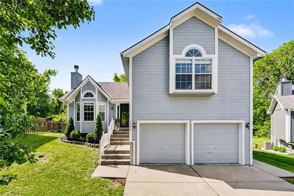 Photo of 1127 Cardinal Drive, Liberty, MO 64068 (MLS # 2615617)