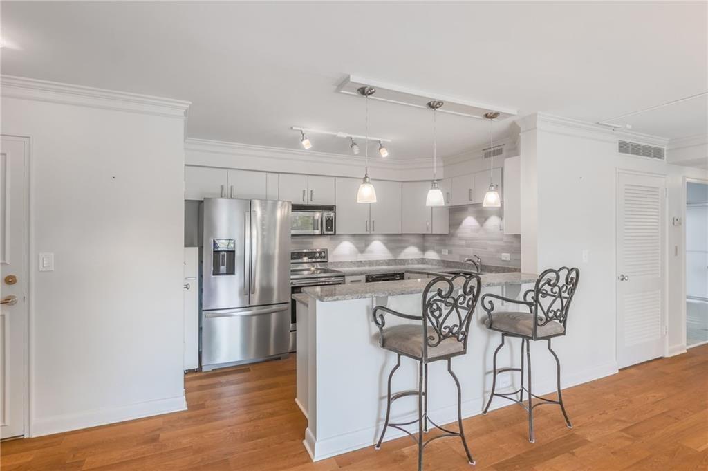 310 W 49th Street 606