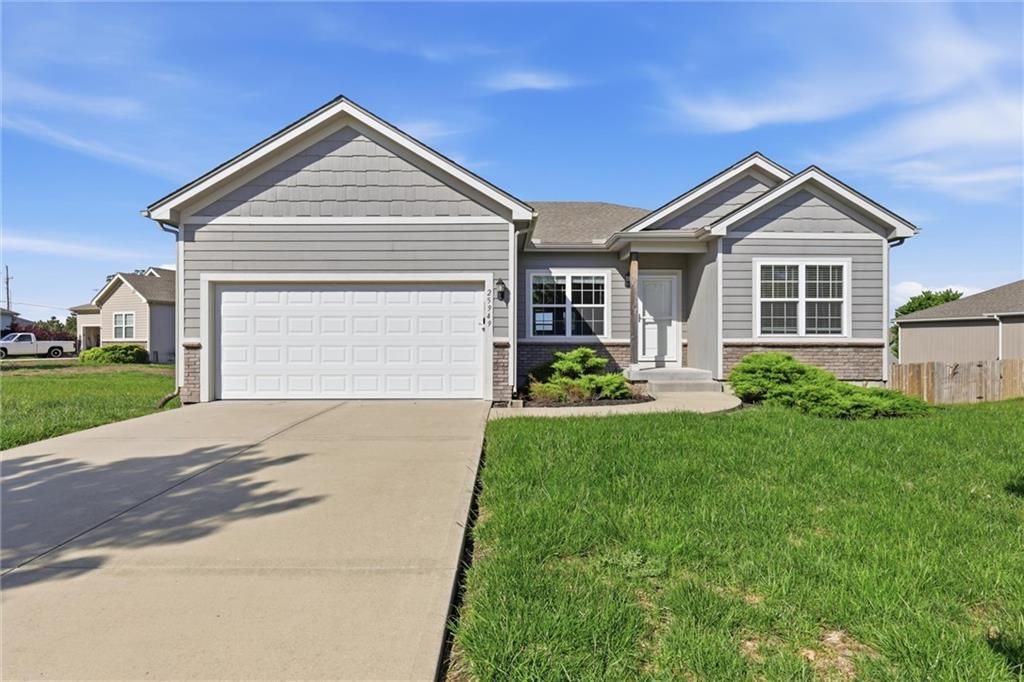 Photo of 25949 W 142nd Court, Olathe, KS 66061 (MLS # 2618382)