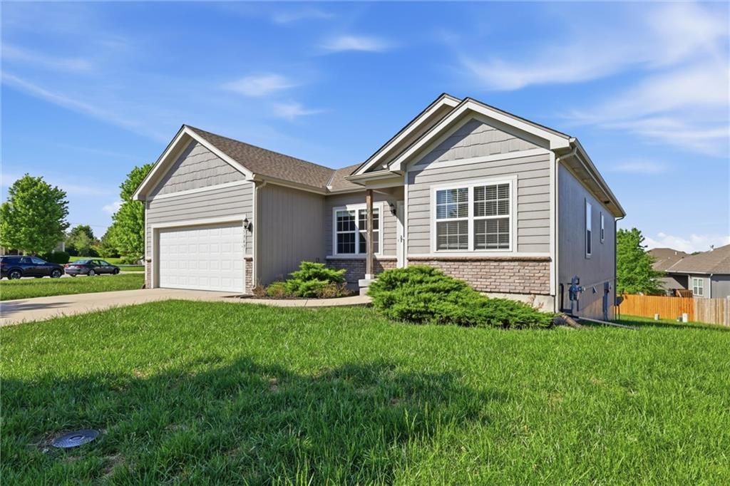 Photo of 25949 W 142nd Court, Olathe, KS 66061 (MLS # 2618382)