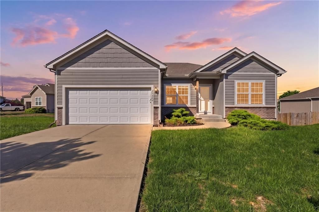 Photo of 25949 W 142nd Court, Olathe, KS 66061 (MLS # 2618382)