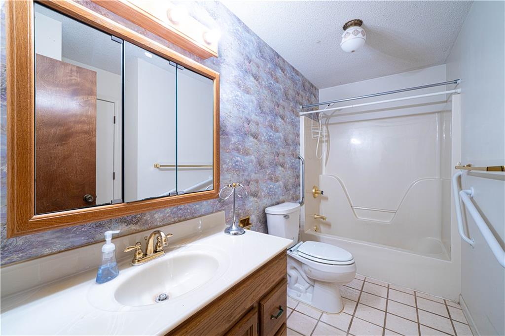 St Joseph, Missouri 64504, United States, 3 Bedrooms Bedrooms, ,2 BathroomsBathrooms,Residential,Active,252121