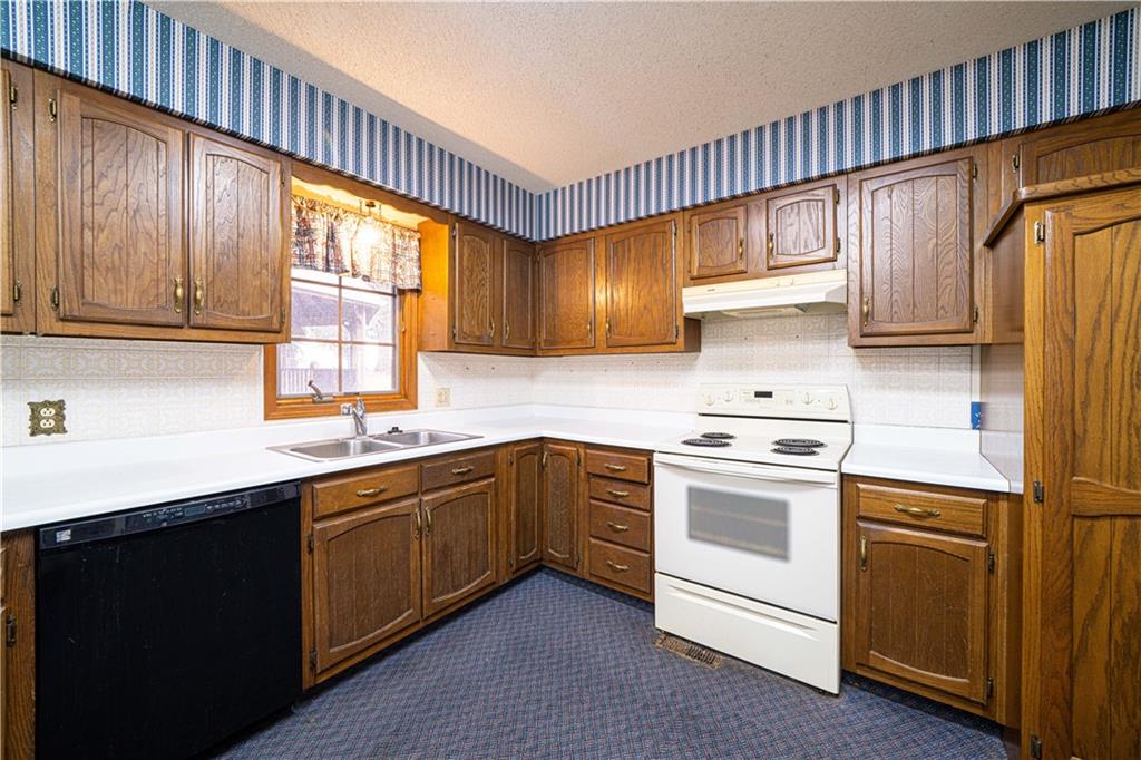 St Joseph, Missouri 64504, United States, 3 Bedrooms Bedrooms, ,2 BathroomsBathrooms,Residential,Active,252121