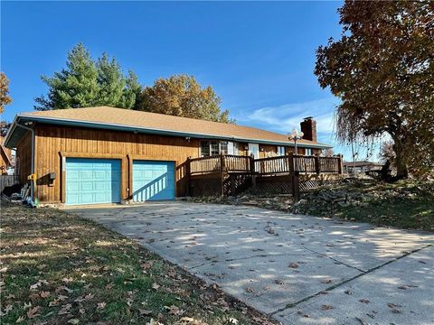 1402 SE Moore Road St Joseph MO 64504