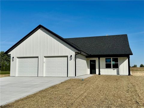Photo of 1321 W 19th Street, Maryville, MO 64468 (MLS # 2583722) Photo of 1321 W 19th Street, Maryville, MO 64468 (MLS # 2583722)