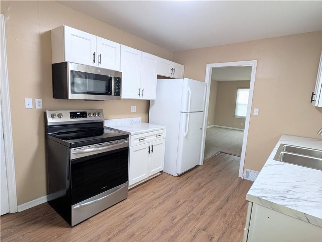 Photo of 3012 S Hedges Avenue, Independence, MO 64052 (MLS # 2608792)