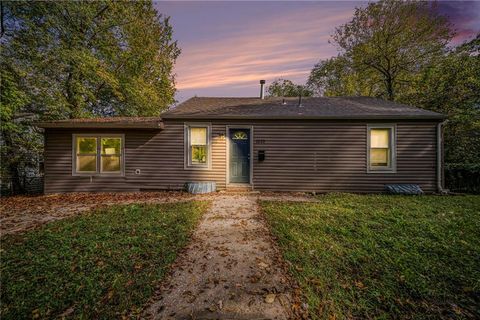 Photo of 1522 Valley Road, Kansas City, KS 66102 (MLS # 2582814)