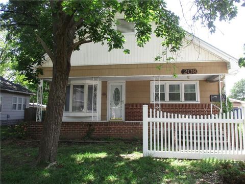Photo of 208 E 21st Street, Pittsburg, KS 66762 (MLS # 2617342)