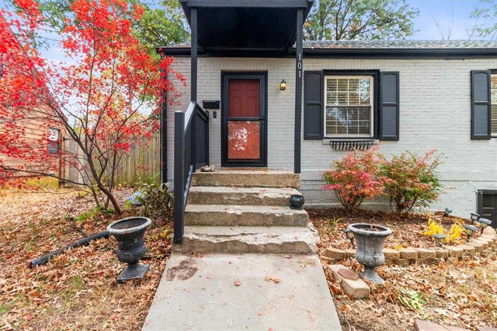 101 E Pocahontas Lane