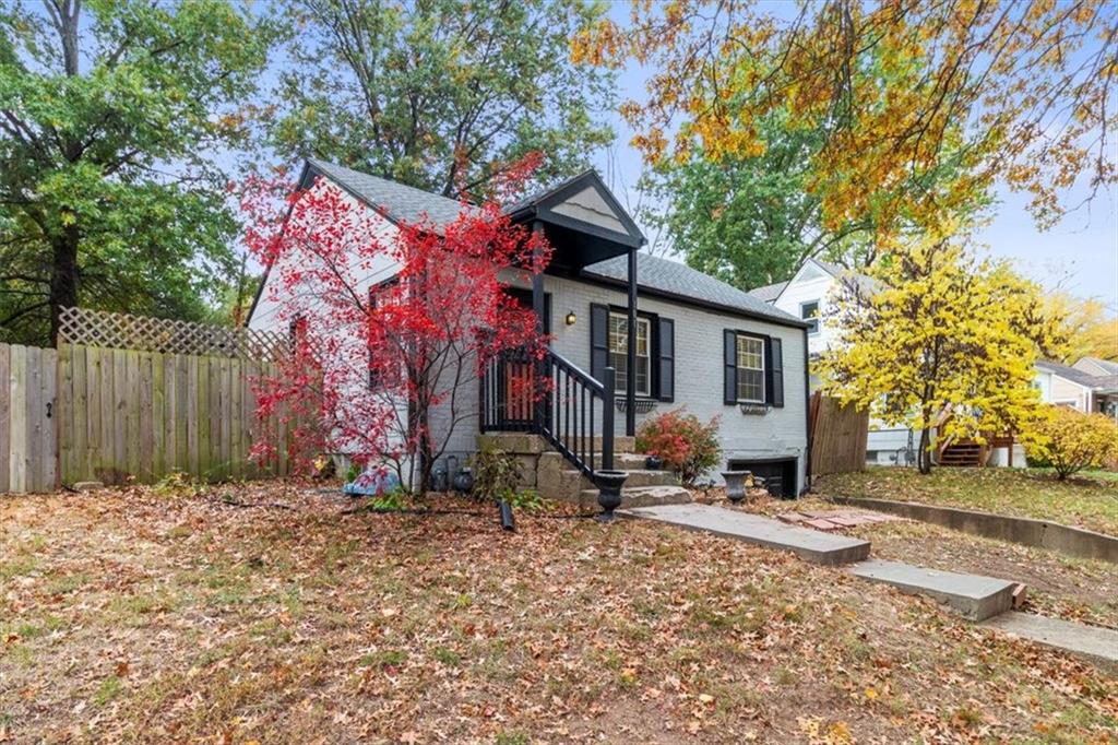 101 E Pocahontas Lane