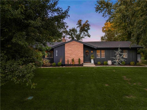 Photo of 3718 W 96TH Street, Overland Park, KS 66206 (MLS # 2646022)