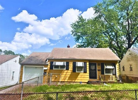 Photo of 341 N Quincy Avenue, Kansas City, MO 64123 (MLS # 2611959)