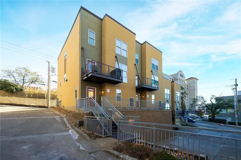 Photo of 4579 Madison Avenue, Kansas City, MO 64111 (MLS # 2584109)