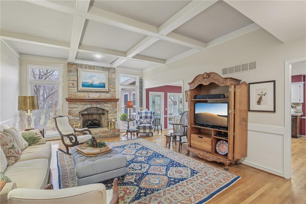 4121 NE Edgewater Court