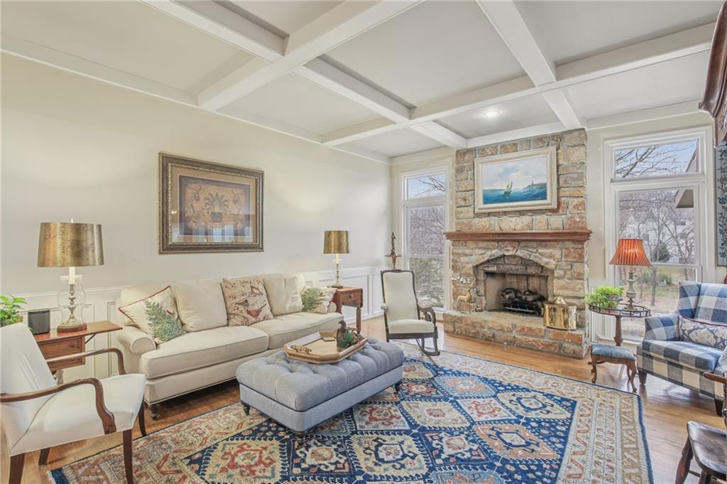 4121 NE Edgewater Court