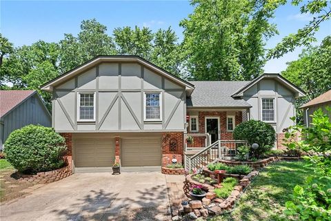 Photo of 1930 E Sunvale Drive, Olathe, KS 66062 (MLS # 2619834)