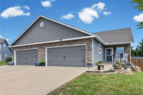 161 S Whilshire Drive, Tonganoxie, KS 66086 - MLS#: 2642263