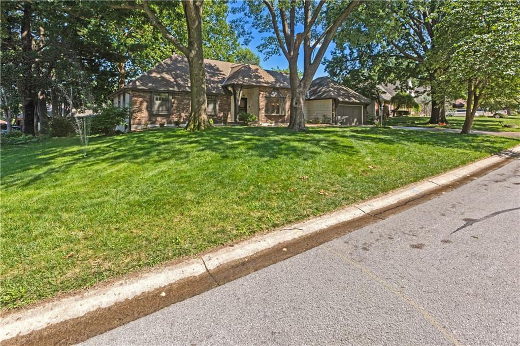 1208 NW Fairway Circle