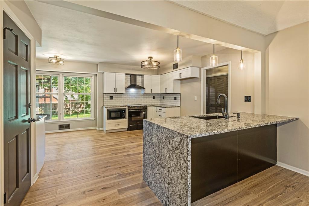 1208 NW Fairway Circle