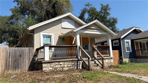 Photo of 2104 E 59th Street, Kansas City, MO 64130 (MLS # 2643658)