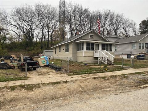 Photo of 436 Tullis Avenue, Kansas City, MO 64125 (MLS # 2616811)