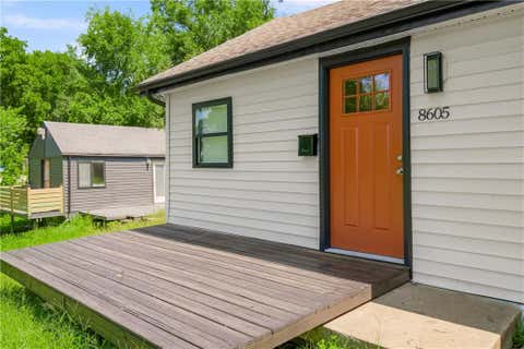 Photo of 8605 Wayne Avenue, Kansas City, MO 64131 (MLS # 2638760)