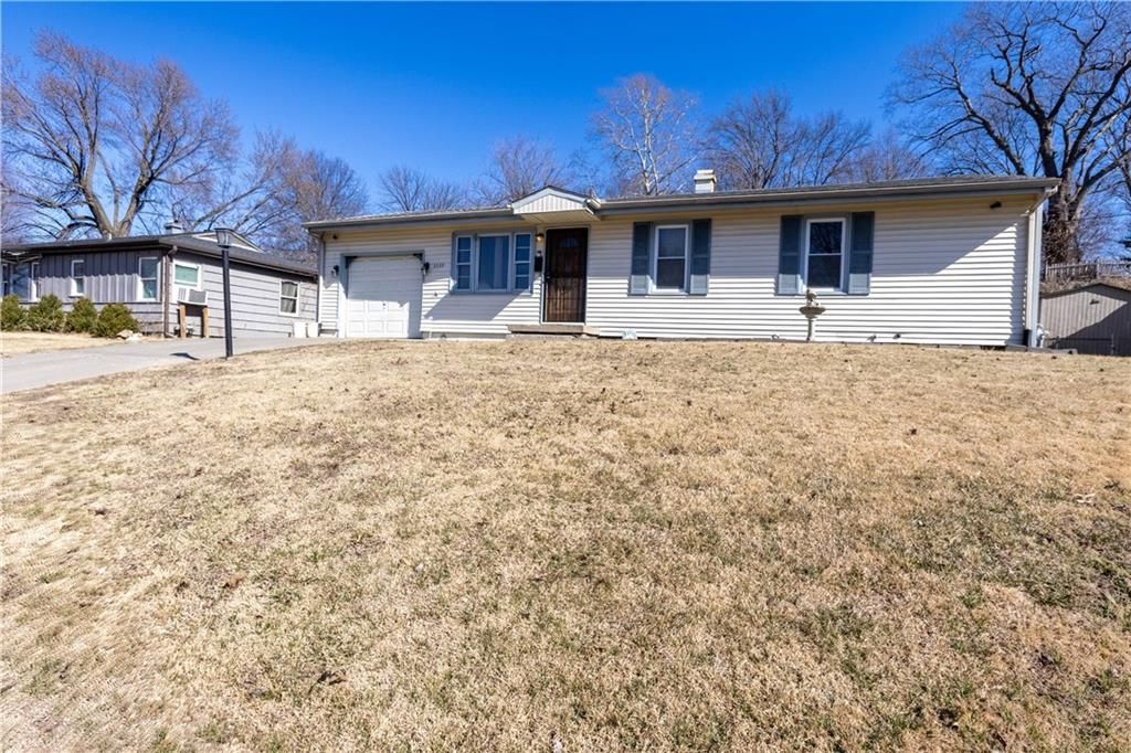 Photo of 3339 S Vermont Avenue, Independence, MO 64052 (MLS # 2607416)