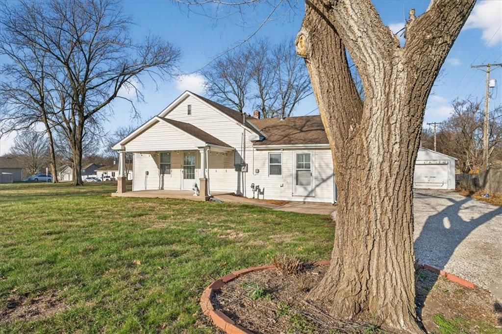 Photo of 1490 Independence Avenue, Lees Summit, MO 64086 (MLS # 2608267)