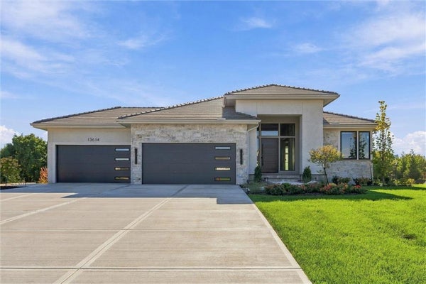 13614 GRANADA DR, OVERLAND PARK, KS 66224 - Image d3f812e02f8a354092922f85f60a1992/1469794205