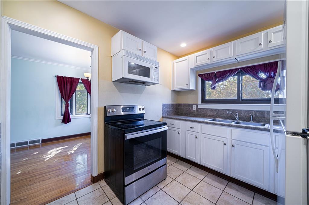 St Joseph, Missouri 64501, United States, 2 Bedrooms Bedrooms, ,2 BathroomsBathrooms,Residential,Active,226137