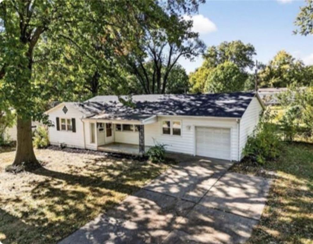 Photo of 6128 Ralston Avenue, Raytown, MO 64133 (MLS # 2617573)