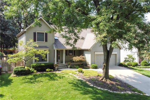 Photo of 9613 W 115th Terrace, Overland Park, KS 66210 (MLS # 2636153)