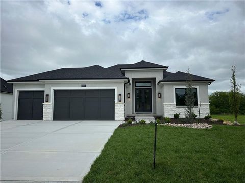 Photo of 2825 SW Heartland Road, Lees Summit, MO 64082 (MLS # 2598751)