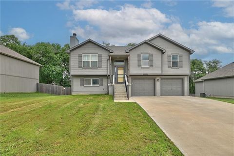 Photo of 20022 W 220th Terrace, Spring Hill, KS 66083 (MLS # 2625806)