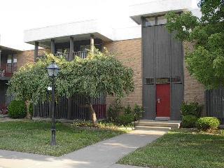 Photo 1 of 22 — 404 W 104 Street A, Kansas City, MO 64114