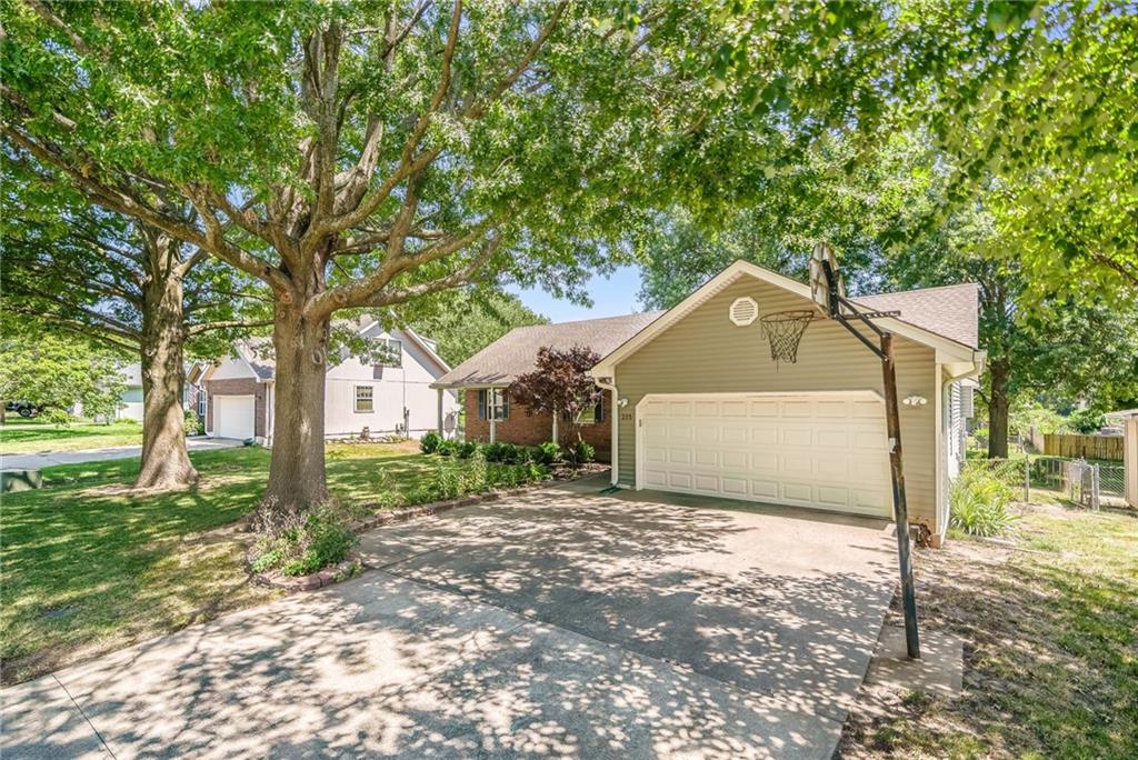 215 N Darrowby Drive