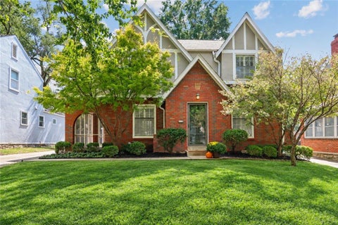 Photo of 1235 W Gregory Boulevard, Kansas City, MO 64114 (MLS # 2644048)
