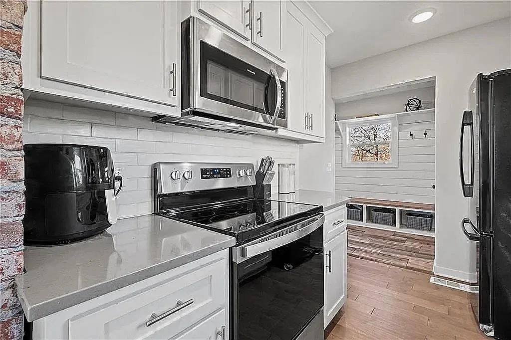 129 W 4th Street
