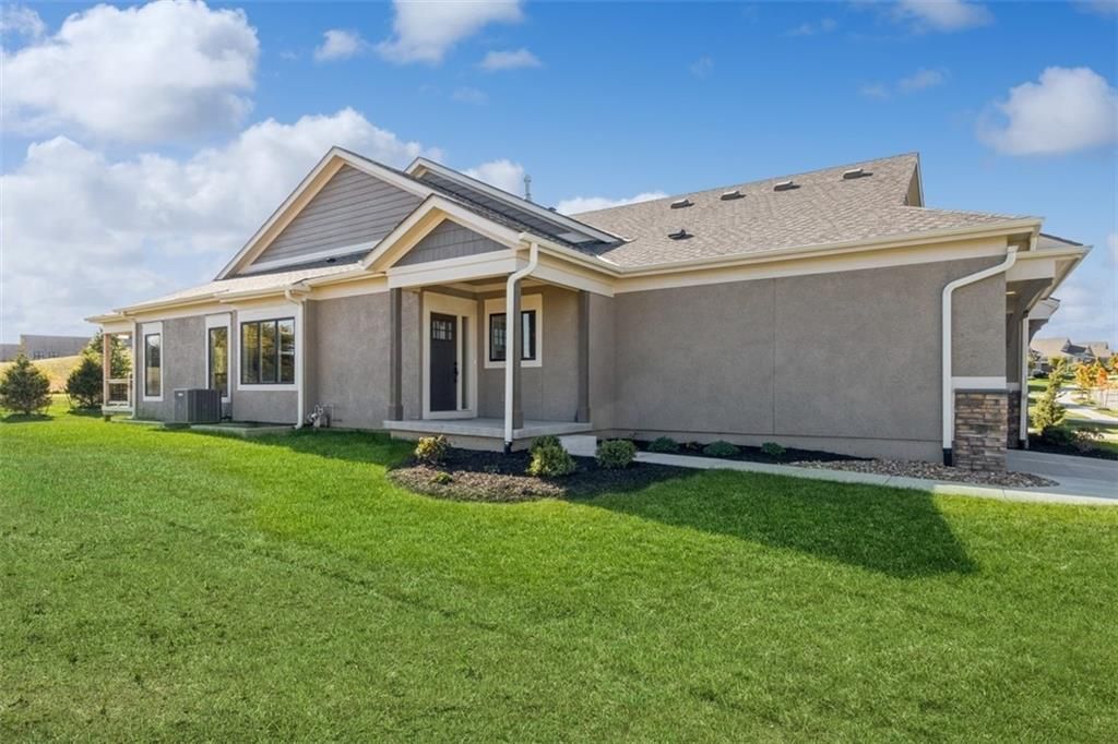 Photo of 11423 S Waterford Drive, Olathe, KS 66061 (MLS # 2592648)