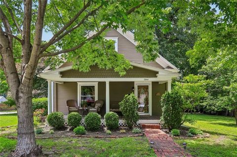 Photo of 7944 Robinson Street, Overland Park, KS 66204 (MLS # 2624259)
